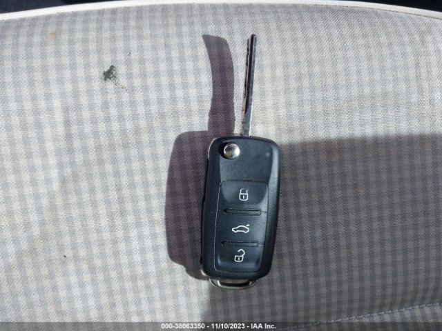 3VWF17AT0GM638147 Volkswagen Beetle 1.8t Classic