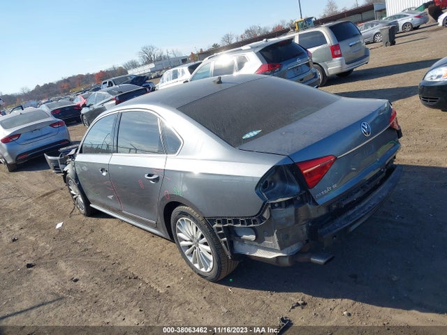 1VWBS7A33GC038977 Volkswagen Passat 1.8t Se