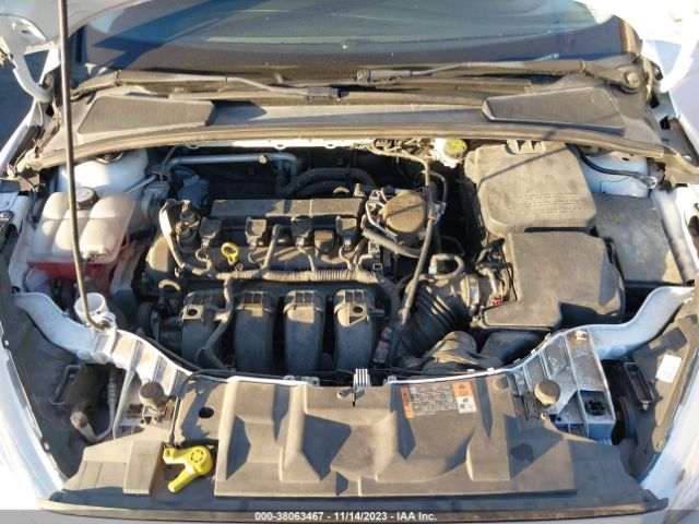 1FADP3K26FL282400 Ford FOCUS SE