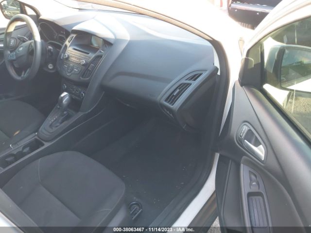 1FADP3K26FL282400 Ford FOCUS SE