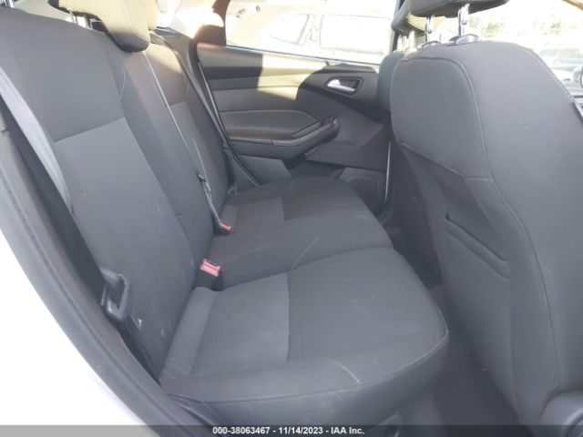 1FADP3K26FL282400 Ford FOCUS SE
