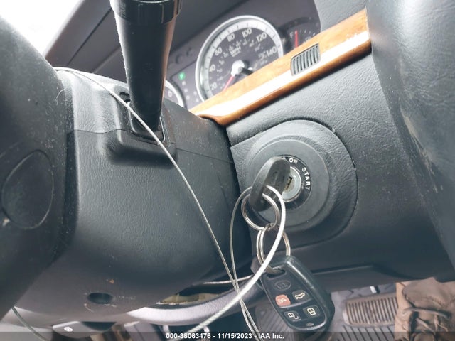 2005 KIA AMANTI VIN: KNALD124855068268