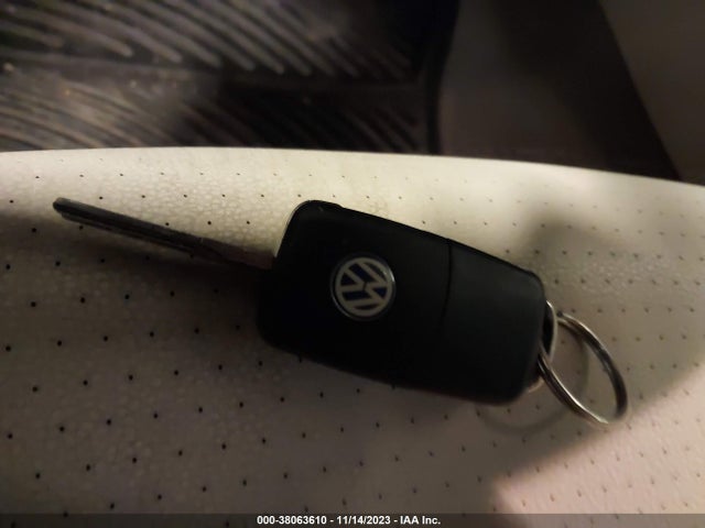 2009 VOLKSWAGEN EOS KOMFORT VIN: WVWBA71FX9V019270