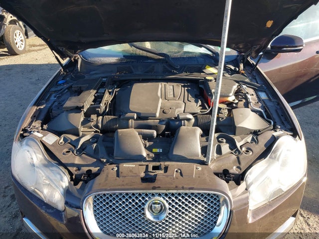 2011 JAGUAR XF SAJWA0HE7BMR95607 Photo 9