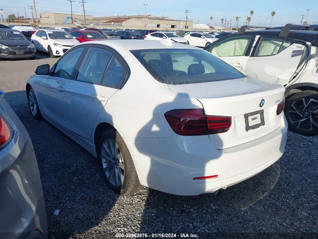 BMW 320i 2017 WBA8E1G56HNU12656 Image 3