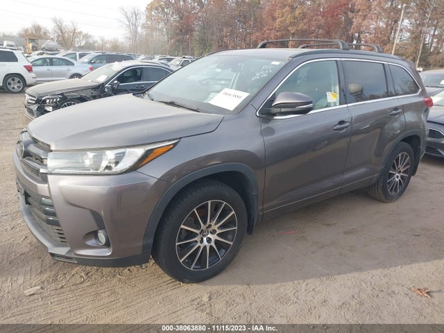 Toyota Highlander Se 2018 5TDJZRFH4JS552482 Image 2