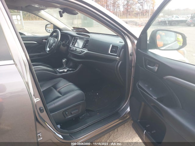 Toyota Highlander Se 2018 5TDJZRFH4JS552482 Image 5