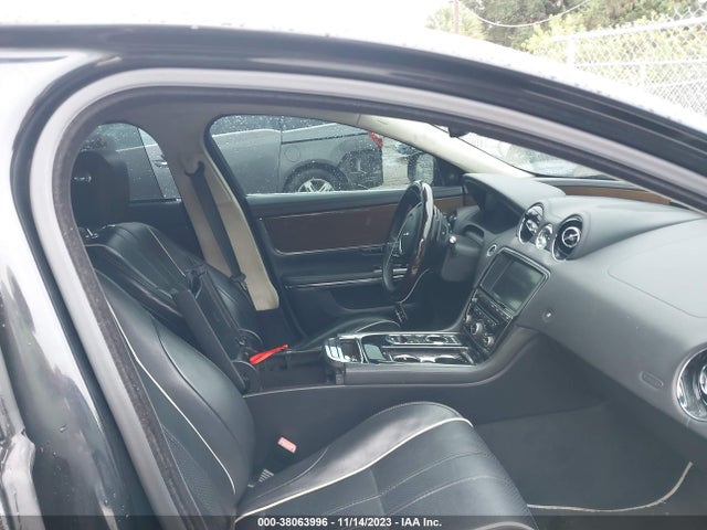 2015 JAGUAR XJ SAJWA2GT2FMV84567 Photo 4