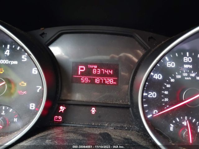 KNDMB5C16F6068595 KIA SEDONA LX