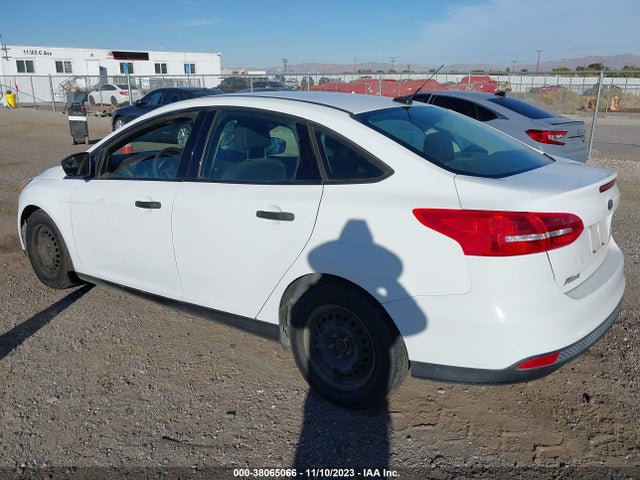 Ford FOCUS S 2018 1FADP3E26JL225022 Image 3