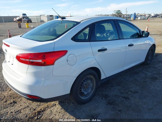 Ford FOCUS S 2018 1FADP3E26JL225022 Image 4