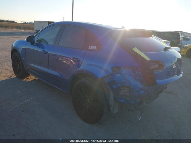 2018 PORSCHE MACAN WP1AG2A5XJLB62075 Photo 2