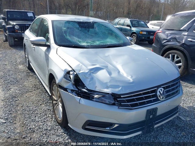 1VWBT7A37HC075349 Volkswagen Passat 1.8t Se