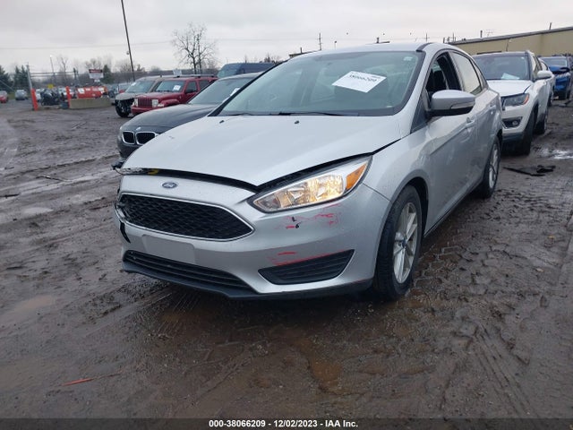 Ford FOCUS SE 2018 1FADP3F27JL302091 Image 2