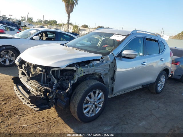 Nissan ROGUE SV 2017 JN8AT2MT4HW151724 Image 2