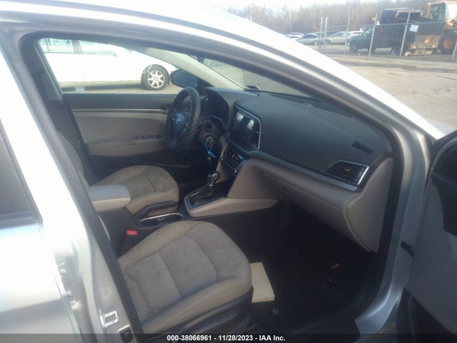 2017 HYUNDAI ELANTRA SE VIN: 5NPD74LF8HH196532