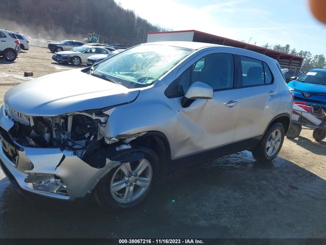 Chevrolet TRAX LS 2017 KL7CJNSBXHB213797 Image 2