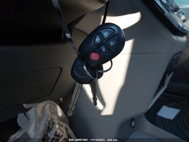 2015 TOYOTA SIENNA LE 8 PASSENGER VIN: 5TDKK3DCXFS644605