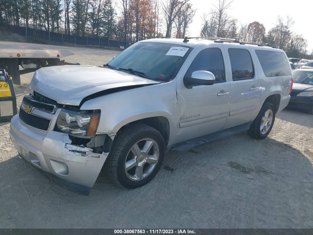 Chevrolet Suburban 1500 Ls 2014 1GNSKHE77ER139124 Image 2