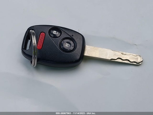 2013 HONDA FIT VIN: JHMGE8H31DC082241