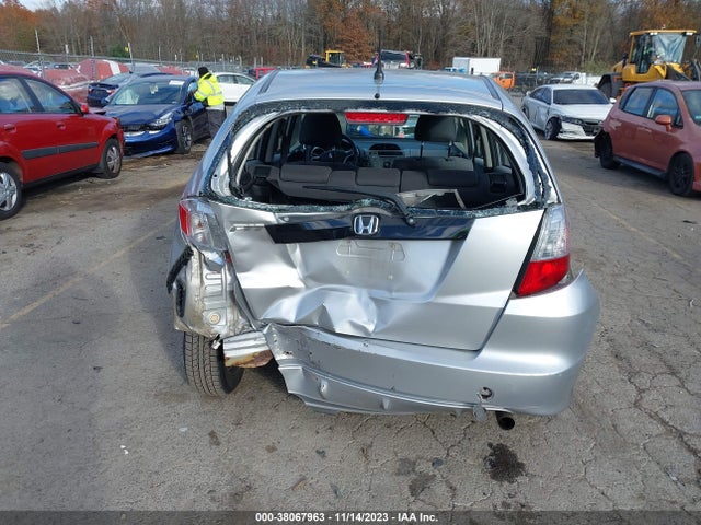 2013 HONDA FIT VIN: JHMGE8H31DC082241