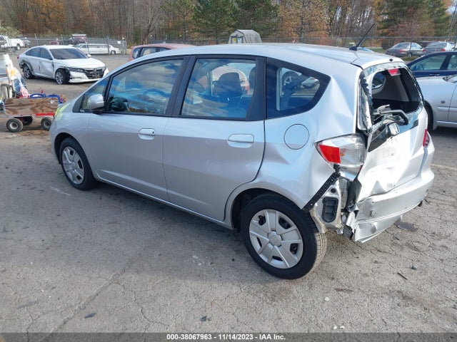 2013 HONDA FIT VIN: JHMGE8H31DC082241