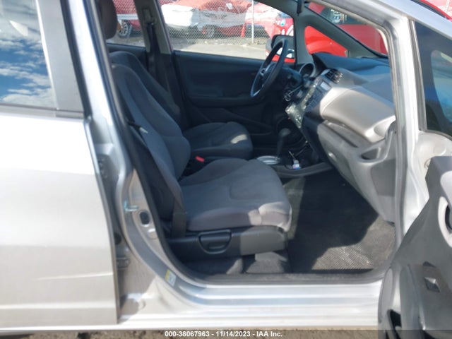 2013 HONDA FIT VIN: JHMGE8H31DC082241