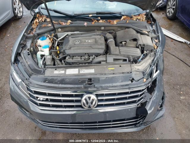 1VWDT7A34HC058694 Volkswagen Passat 1.8t R-line