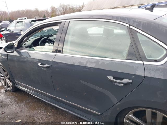 1VWDT7A34HC058694 Volkswagen Passat 1.8t R-line