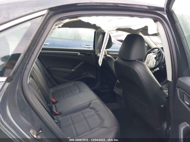1VWDT7A34HC058694 Volkswagen Passat 1.8t R-line