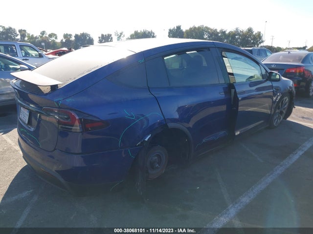 2022 TESLA MODEL X PLAID TRI MOTOR ALL-WHEEL DRIVE/DUAL MOTOR ALL-WHEEL DRIVE VIN: 7SAXCDE55NF338216