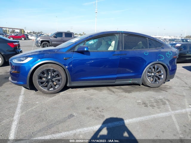 2022 TESLA MODEL X PLAID TRI MOTOR ALL-WHEEL DRIVE/DUAL MOTOR ALL-WHEEL DRIVE VIN: 7SAXCDE55NF338216