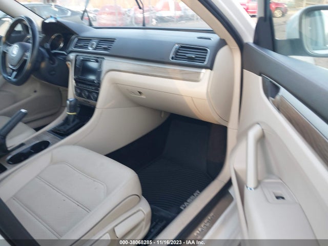 1VWGT7A35HC058863 Volkswagen Passat 1.8t Se