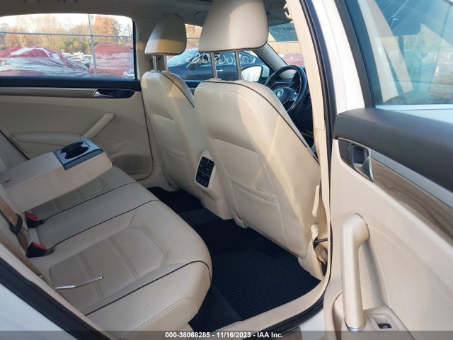 1VWGT7A35HC058863 Volkswagen Passat 1.8t Se