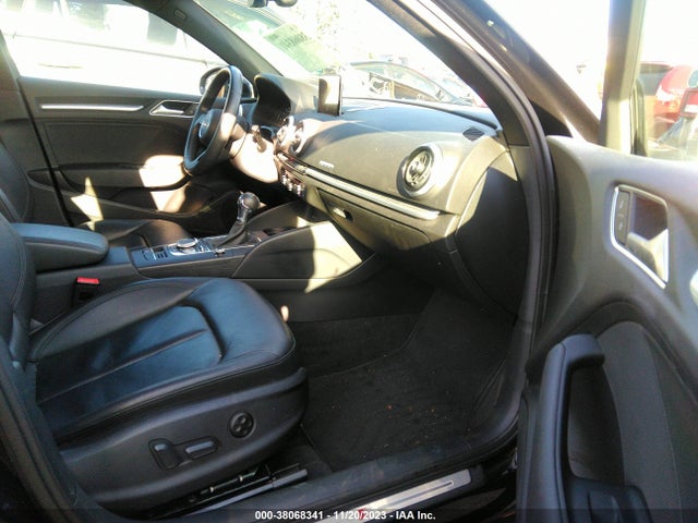 WAUJEGFF7KA092437 Audi A3 45 Premium