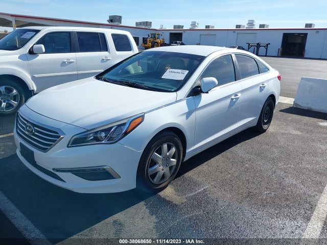 2015 HYUNDAI SONATA SE VIN: 5NPE24AF5FH245415