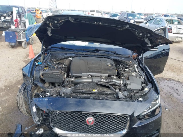 2018 JAGUAR XE SAJAK4GX0JCP37788 Photo 9