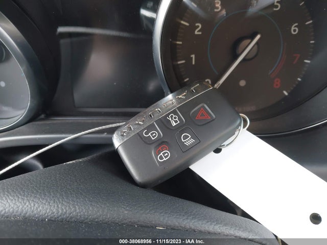 2018 JAGUAR XE SAJAK4GX0JCP37788 Photo 10