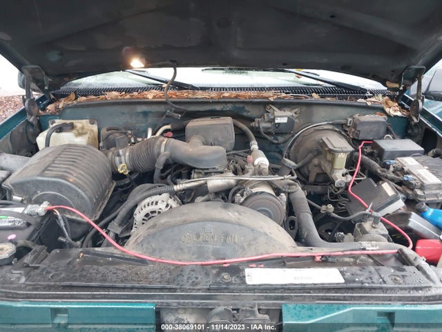 1999 GMC SUBURBAN 1500 SL VIN: 3GKEC16R2XG549783