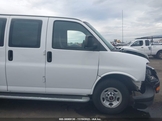 GMC Savana 2500 Work Van 2017 1GTW7AFFXH1908081 Image 13