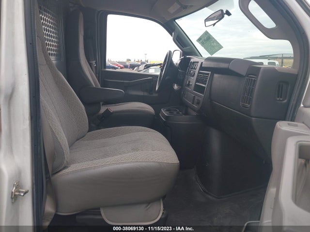 GMC Savana 2500 Work Van 2017 1GTW7AFFXH1908081 Image 5