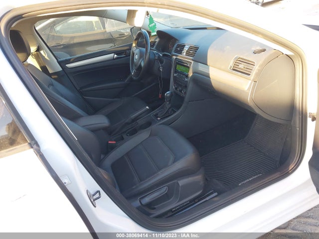 1VWAS7A39EC062449 Volkswagen Passat 1.8t Wolfsburg Edition