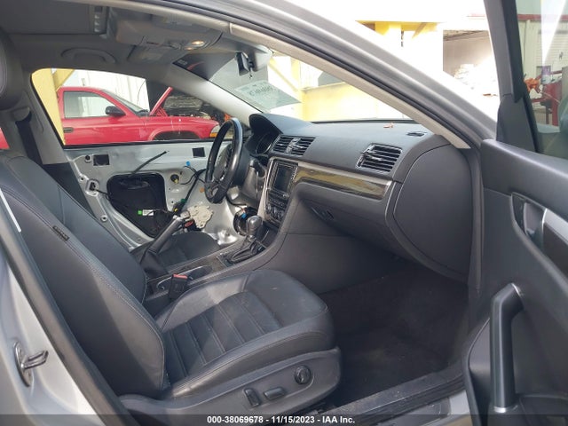 2017 VOLKSWAGEN PASSAT 1.8T SEL PREMIUM VIN: 1VWCT7A3XHC017482