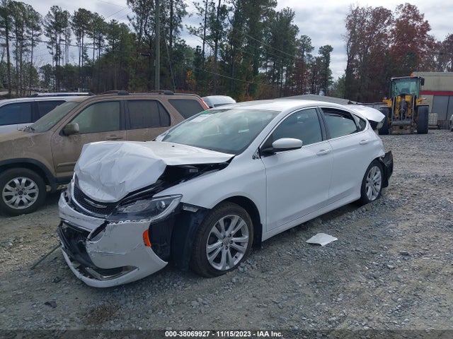 Chrysler 200 Limited 2015 1C3CCCABXFN685467 Image 2
