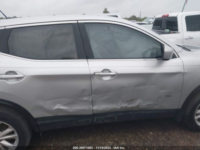 JN1BJ1CP8JW160164 Nissan Rogue Sport S