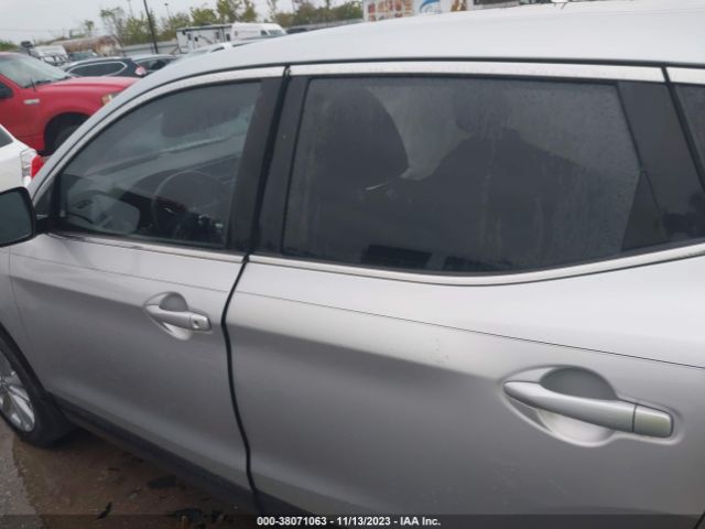 JN1BJ1CP8JW160164 Nissan Rogue Sport S