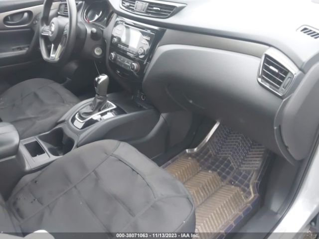 JN1BJ1CP8JW160164 Nissan Rogue Sport S