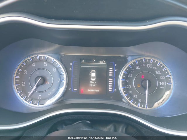 Chrysler 200 Limited 2015 1C3CCCAB1FN620863 Image 7