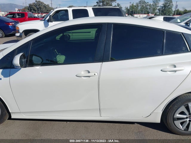 Toyota Prius Two 2018 JTDKBRFU5J3069753 Image 14