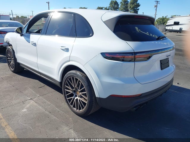 2023 PORSCHE CAYENNE WP1AA2AY2PDA00424 Photo 2